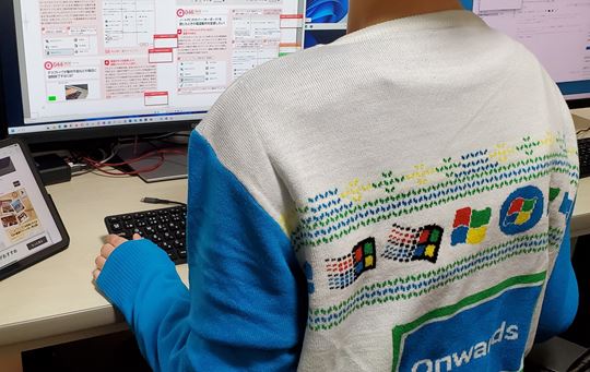 Windows 11 Sweater